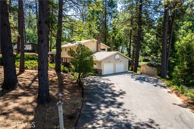 10313 Kenwood Dr, Grass Valley, CA | . Photo 4 of 60
