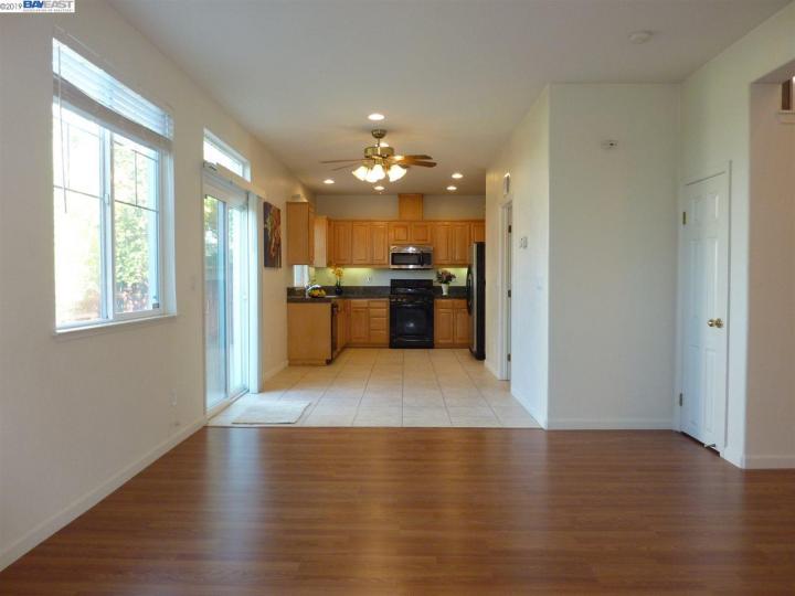 1090 Cape May Dr, Pittsburg, CA | Pittsburg. Photo 16 of 40