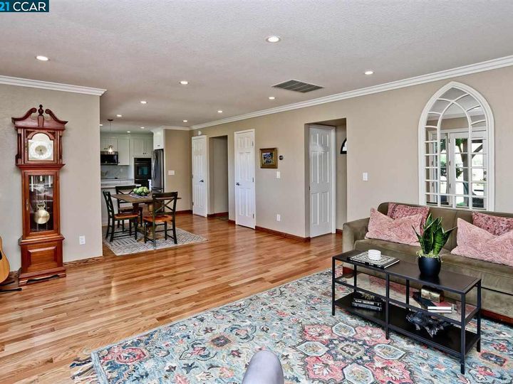 1097 Discovery Way, Concord, CA | Pine Hollow. Photo 11 of 38