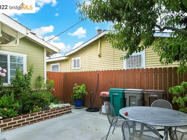 1214 58th Ave, Oakland, CA | Melrose. Photo 3 of 22