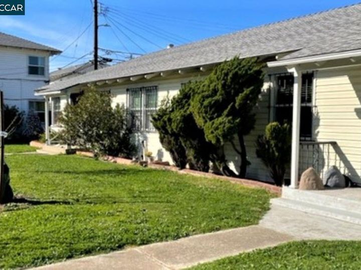 129 Collins St Richmond CA Multi-family home. Photo 2 of 15