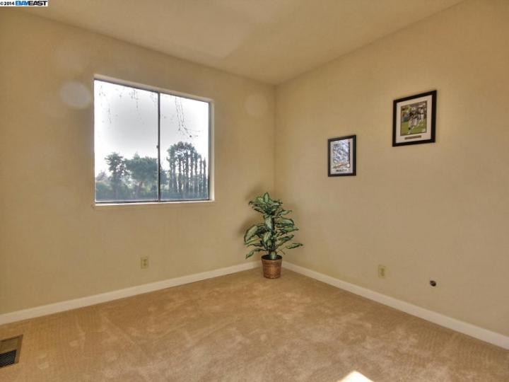 1345 Tree Garden Pl, Concord, CA, 94518-3710 Townhouse. Photo 15 of 17