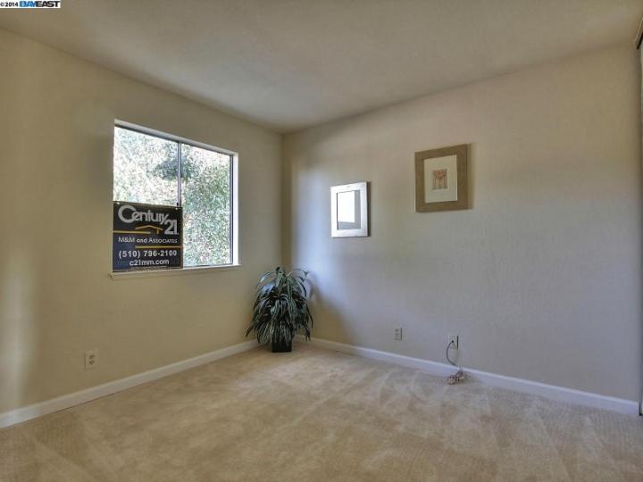 1345 Tree Garden Pl, Concord, CA, 94518-3710 Townhouse. Photo 16 of 17