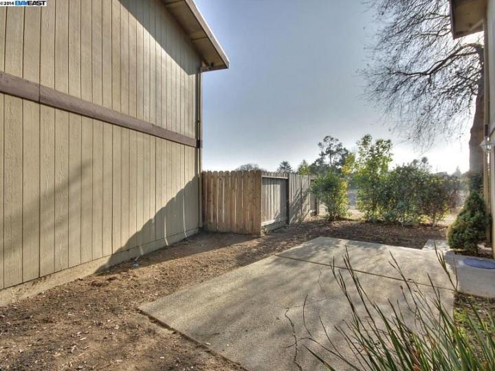 1345 Tree Garden Pl, Concord, CA, 94518-3710 Townhouse. Photo 3 of 17