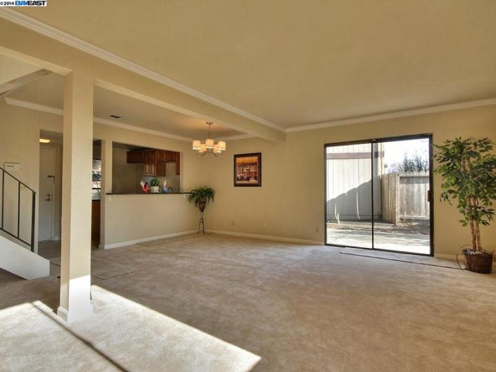 1345 Tree Garden Pl, Concord, CA, 94518-3710 Townhouse. Photo 6 of 17