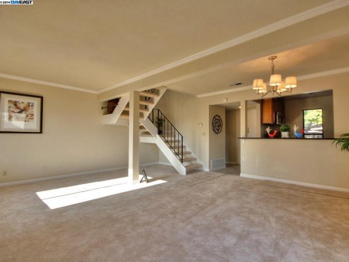 1345 Tree Garden Pl, Concord, CA, 94518-3710 Townhouse. Photo 7 of 17