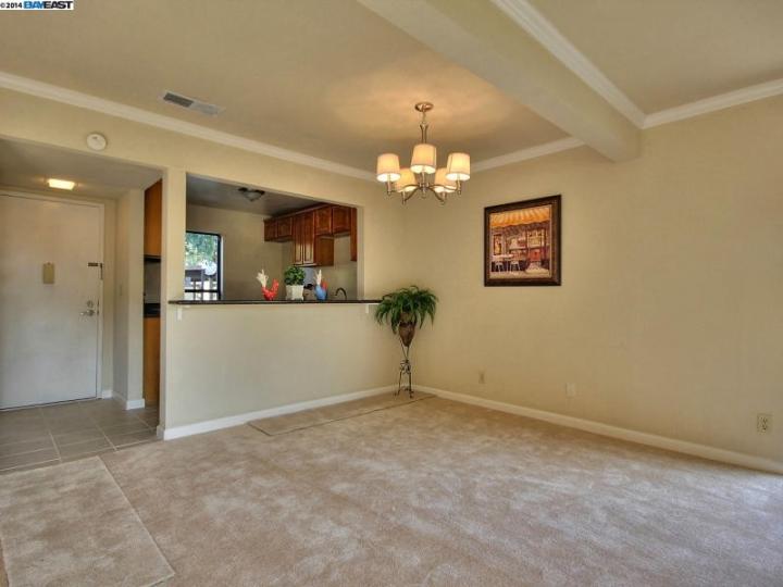 1345 Tree Garden Pl, Concord, CA, 94518-3710 Townhouse. Photo 8 of 17