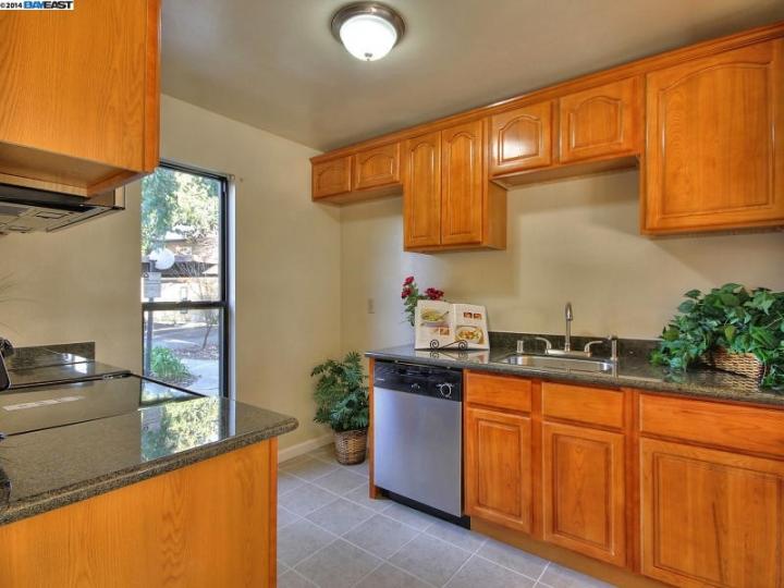 1345 Tree Garden Pl, Concord, CA, 94518-3710 Townhouse. Photo 9 of 17
