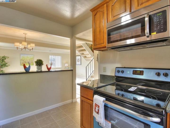 1345 Tree Garden Pl, Concord, CA, 94518-3710 Townhouse. Photo 10 of 17