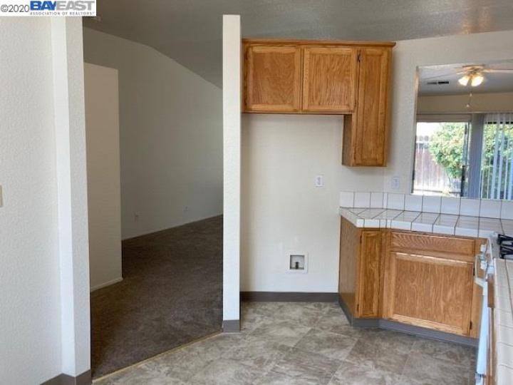 1387 Peppertree Way, Tracy, CA | Woodfield Ests. Photo 9 of 28