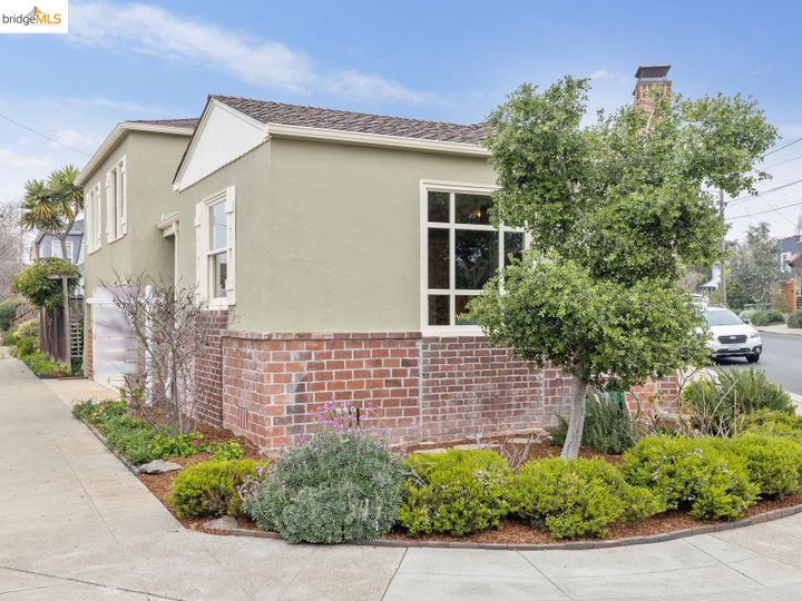 1428 Santa Fe Ave Berkeley CA Multi-family home. Photo 17 of 40