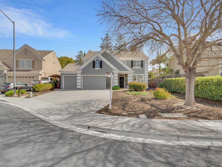 144 Canfield Ct, Brentwood, CA | Brentwood. Photo 2 of 31