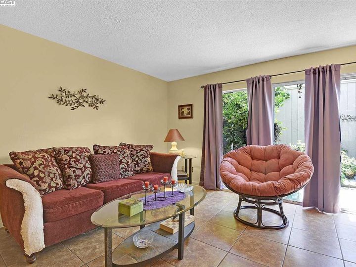 14479 Kings Ct, San Leandro, CA, 94578 Townhouse. Photo 2 of 29