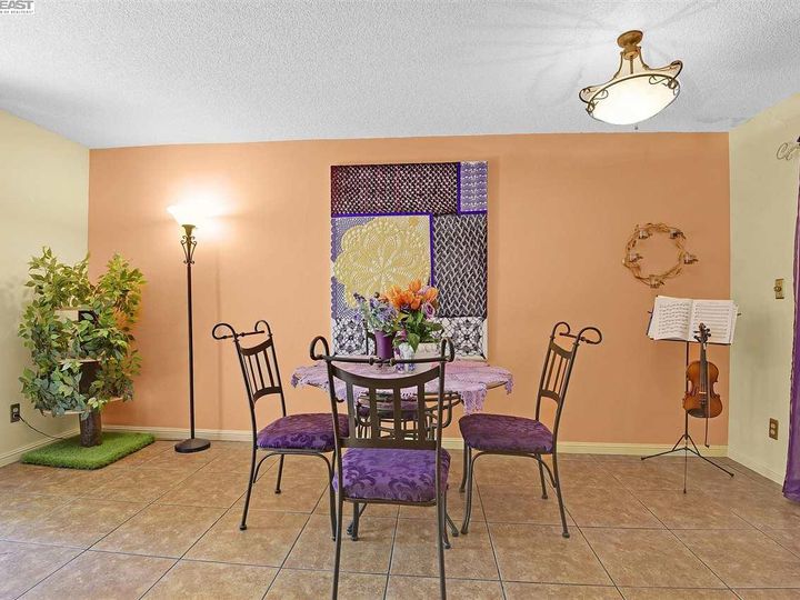 14479 Kings Ct, San Leandro, CA, 94578 Townhouse. Photo 3 of 29