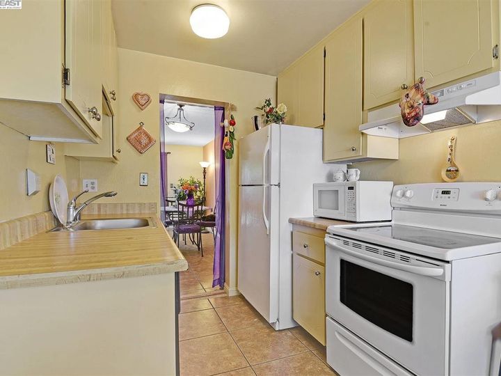 14479 Kings Ct, San Leandro, CA, 94578 Townhouse. Photo 4 of 29