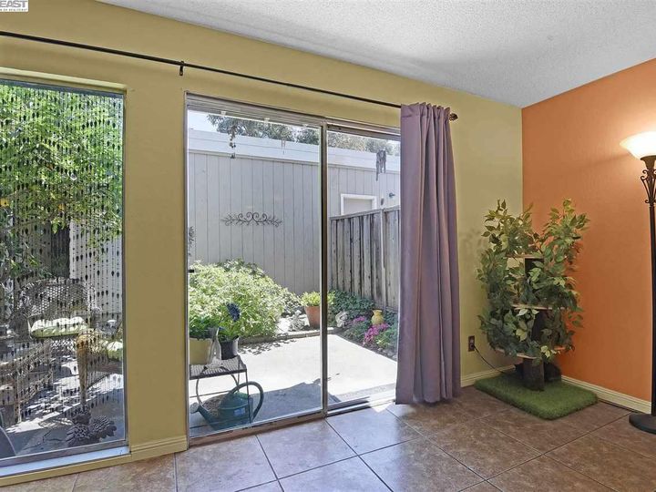 14479 Kings Ct, San Leandro, CA, 94578 Townhouse. Photo 8 of 29