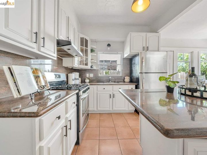 1472 E 31st St, Oakland, CA | Highland Heights. Photo 13 of 28