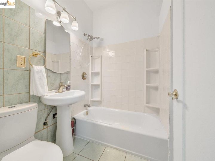 1472 E 31st St, Oakland, CA | Highland Heights. Photo 15 of 28