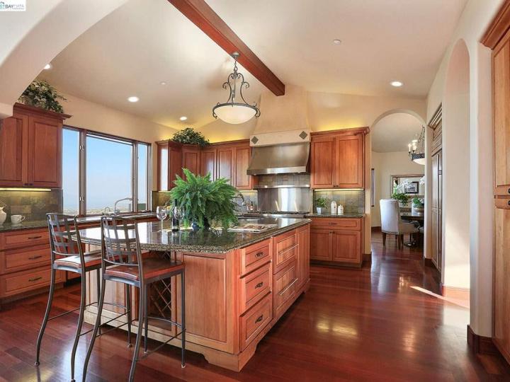 1480 Grand View Dr, Berkeley, CA | Claremont Height. Photo 13 of 30
