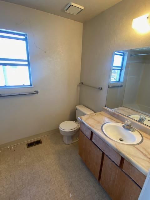 154 N Madeira Ave #G, Salinas, CA, 93905 Townhouse. Photo 15 of 26