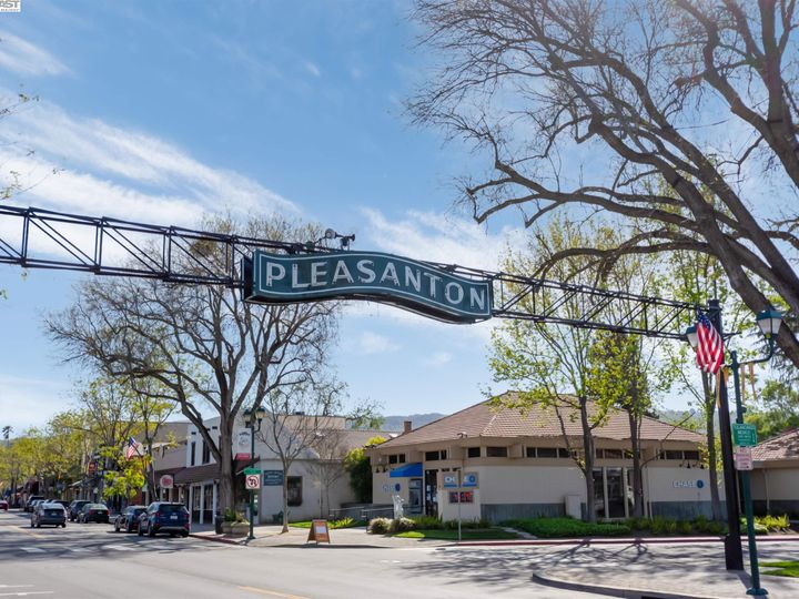 1554 Calle Santiago, Pleasanton, CA | Park Villas. Photo 31 of 37