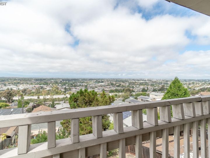 16547 Russell Ct, San Leandro, CA | Fairmont Terrace. Photo 20 of 23
