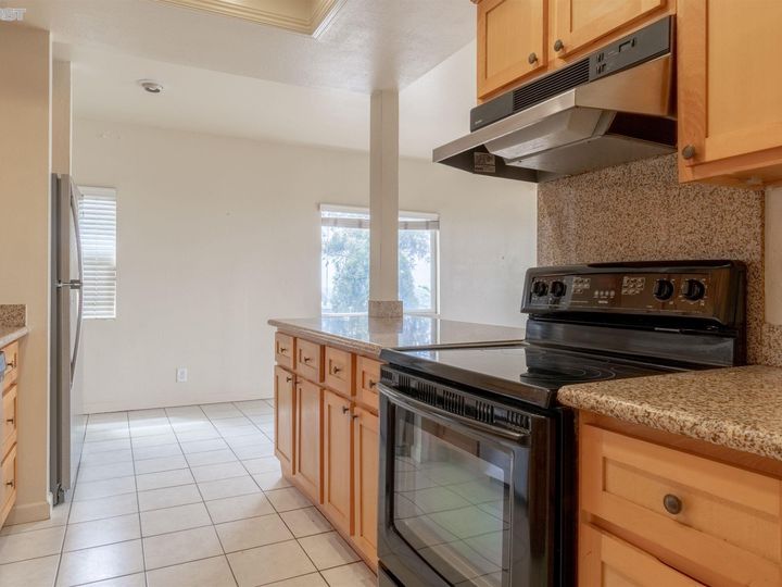 16547 Russell Ct, San Leandro, CA | Fairmont Terrace. Photo 3 of 23