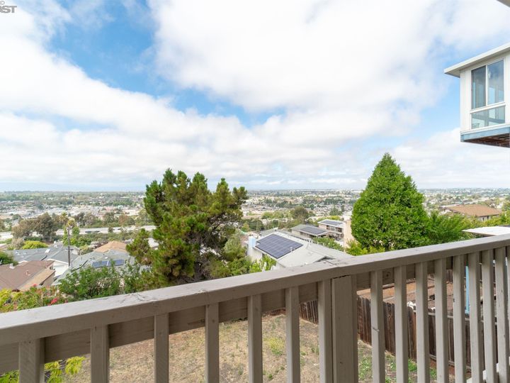 16547 Russell Ct, San Leandro, CA | Fairmont Terrace. Photo 22 of 23