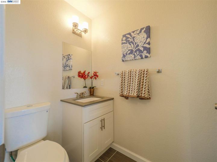 18 Anair, Oakland, CA, 94605 Townhouse. Photo 11 of 17