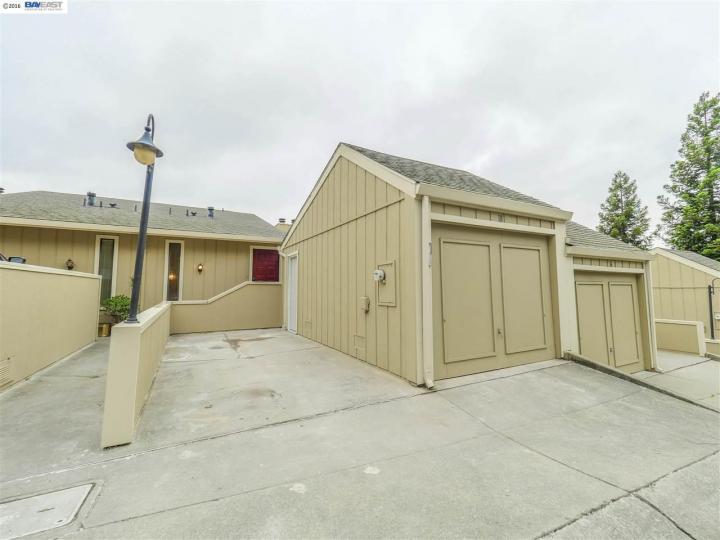18 Anair, Oakland, CA, 94605 Townhouse. Photo 17 of 17