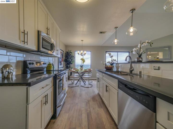 18 Anair, Oakland, CA, 94605 Townhouse. Photo 6 of 17