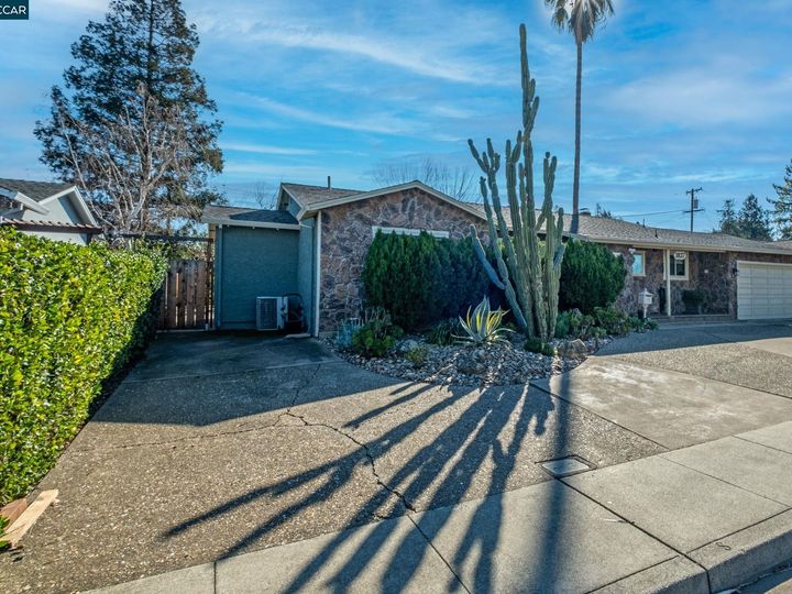 1837 Woodsdale Ct, Concord, CA | Crestwood. Photo 4 of 32