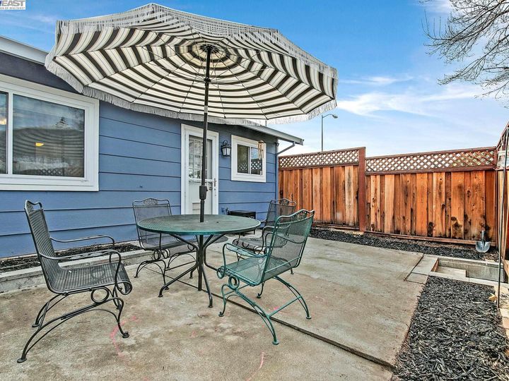 1953 Monterey Dr, Livermore, CA, 94551 Townhouse. Photo 30 of 33