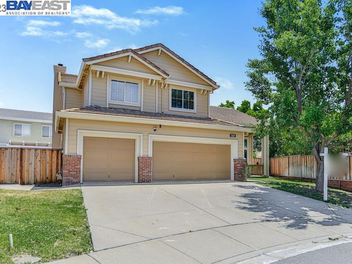 2037 Fruitvale Ct, Antioch, CA | Lone Tree Ests. Photo 3 of 43