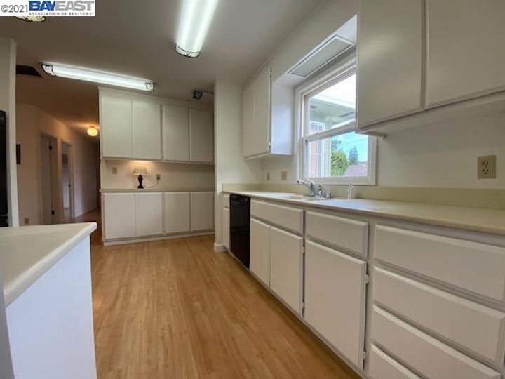 20500 Forest Ave, Castro Valley, CA | Marshall. Photo 11 of 40