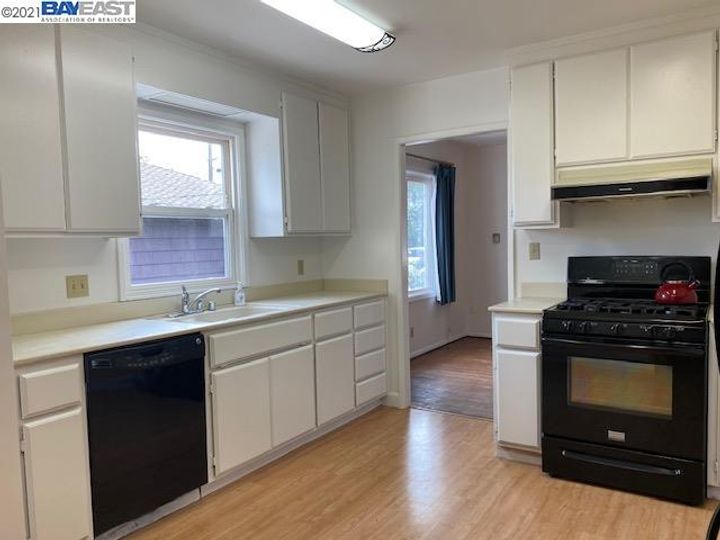 20500 Forest Ave, Castro Valley, CA | Marshall. Photo 14 of 40