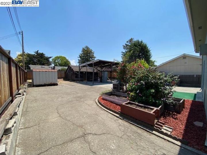 20500 Forest Ave, Castro Valley, CA | Marshall. Photo 38 of 40