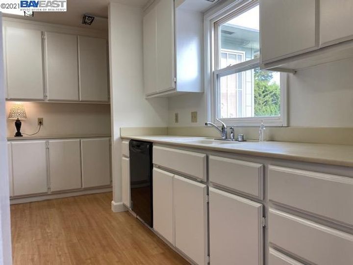 20500 Forest Ave, Castro Valley, CA | Marshall. Photo 10 of 40