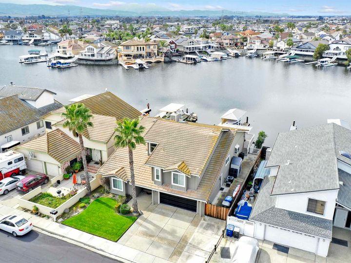 2064 Cypress Pt, Discovery Bay, CA | Delta Waterfront Access. Photo 3 of 38