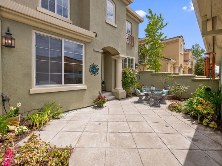 22210 W Lyndon Loop, Castro Valley, CA, 94552 Townhouse. Photo 22 of 30