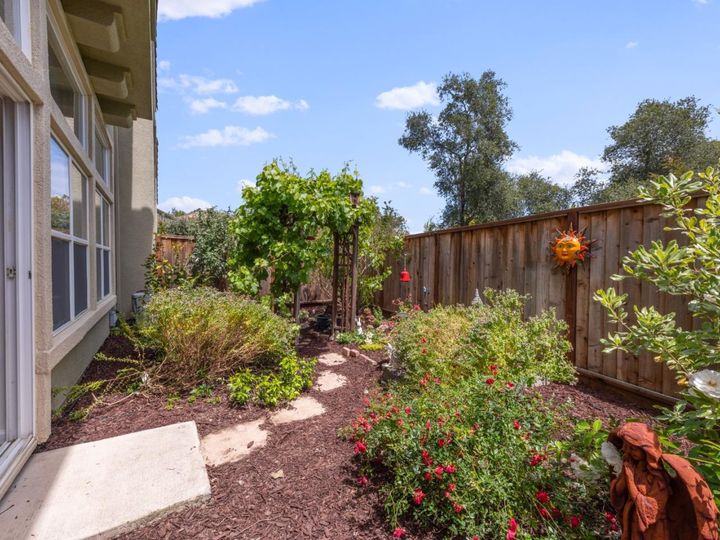 22210 W Lyndon Loop, Castro Valley, CA, 94552 Townhouse. Photo 4 of 30