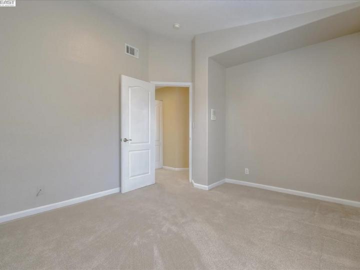 22335 W Lyndon Loop, Castro Valley, CA, 94552 Townhouse. Photo 22 of 40