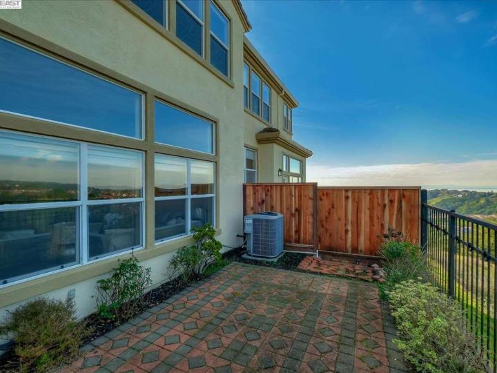 22335 W Lyndon Loop, Castro Valley, CA, 94552 Townhouse. Photo 35 of 40