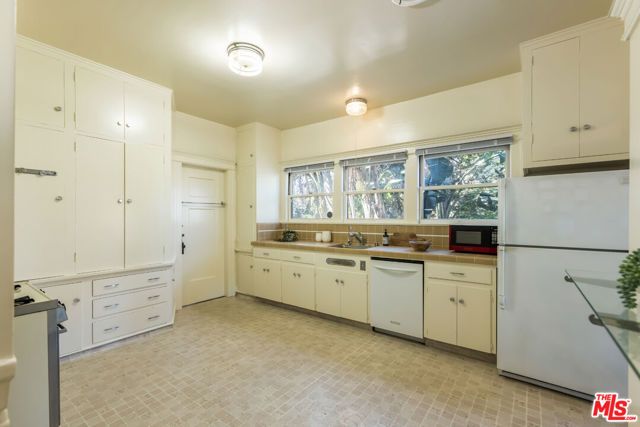 2326 W 23rd St, Los Angeles, CA | . Photo 24 of 43