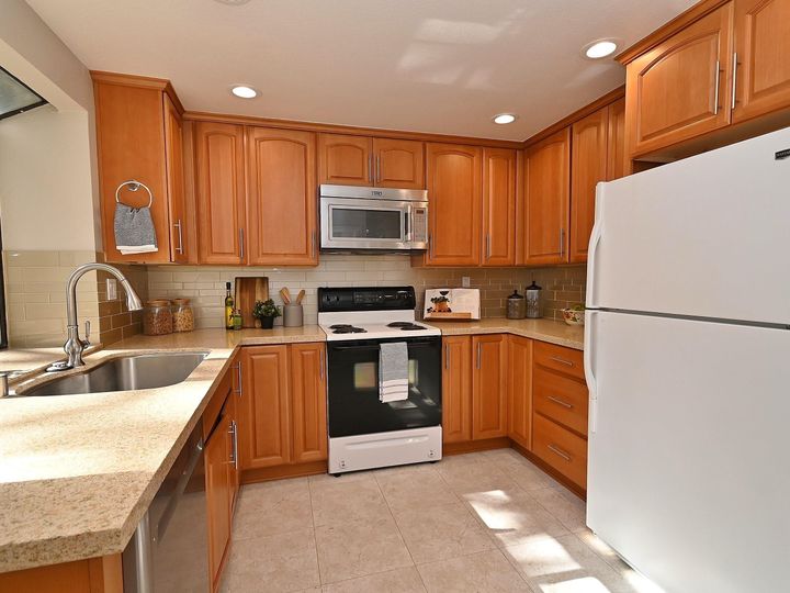2369 Sweetwater Dr, Martinez, CA, 94553 Townhouse. Photo 7 of 26