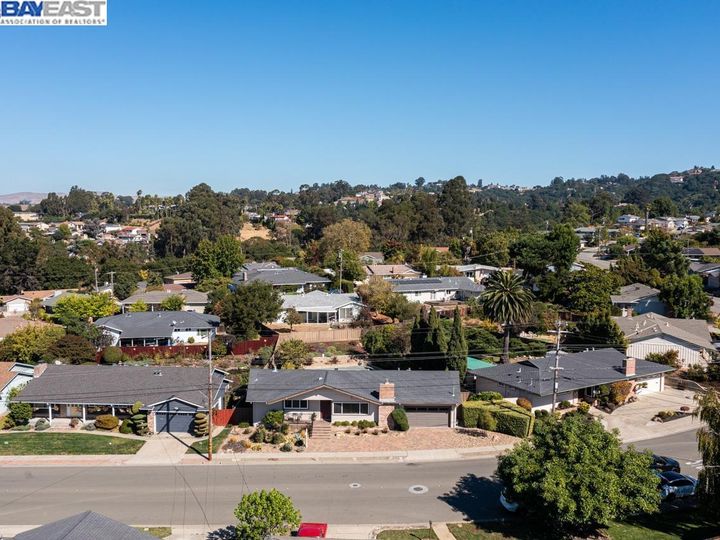 2550 Oakes Dr, Hayward, CA | Woodland Estates. Photo 4 of 39