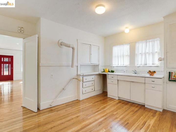 2555 14th Ave, Oakland, CA | Highland. Photo 13 of 39