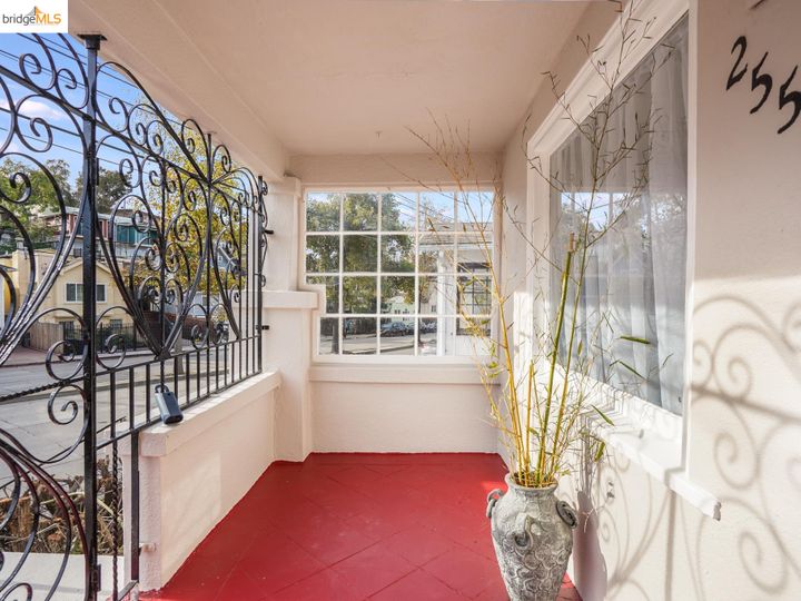2555 14th Ave, Oakland, CA | Highland. Photo 6 of 39