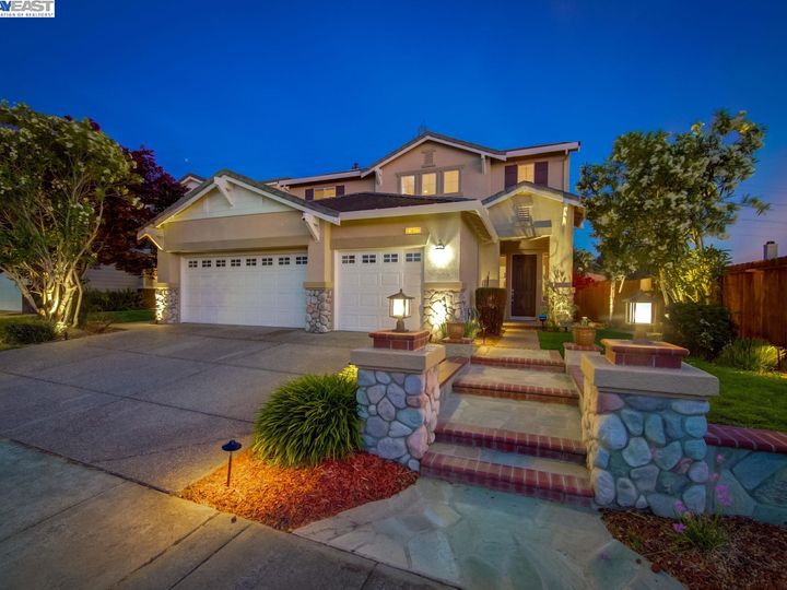 25697 Crestfield Dr, Castro Valley, CA | 5 Canyons. Photo 2 of 48