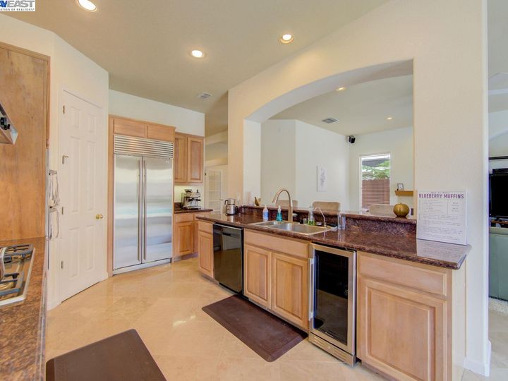 25697 Crestfield Dr, Castro Valley, CA | 5 Canyons. Photo 12 of 48